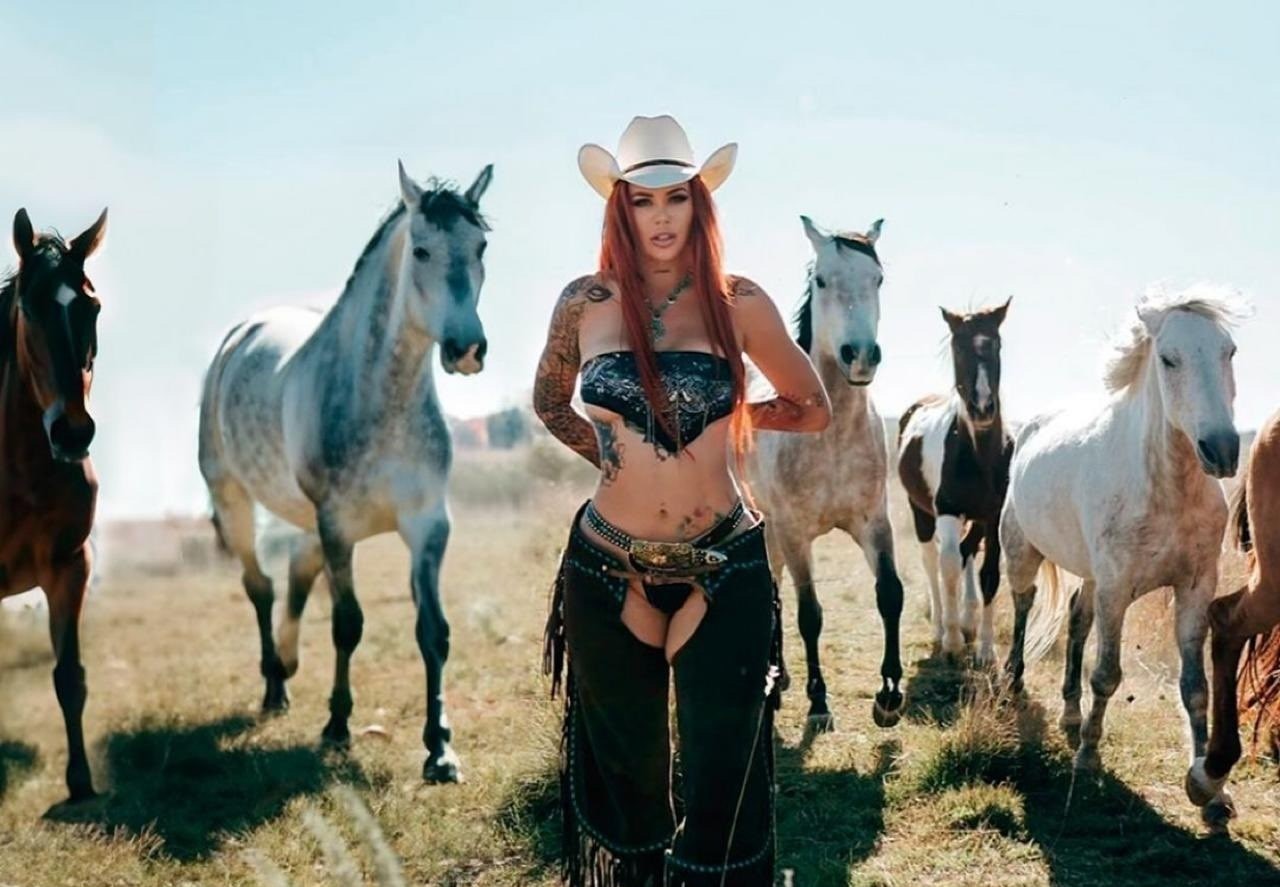 Elena Larrea era jinete profesional y su amor por los caballos la llevó, en 2019, a fundar Cuacolandia. Foto: Redes Sociales.