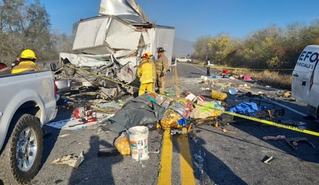 Nueve muertos en choque frontal en carretera a Monterrey