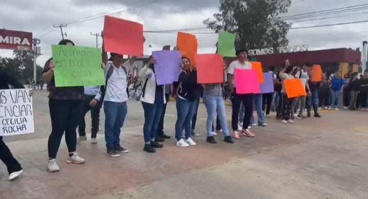 Manifestantes del Instituto Tecnológico de Altamira. Foto: Redes Sociales.