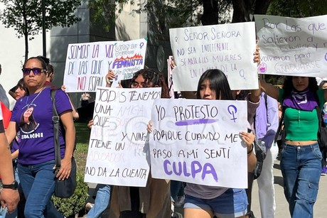 Marcha contingente feminista en la UANL por el 8M