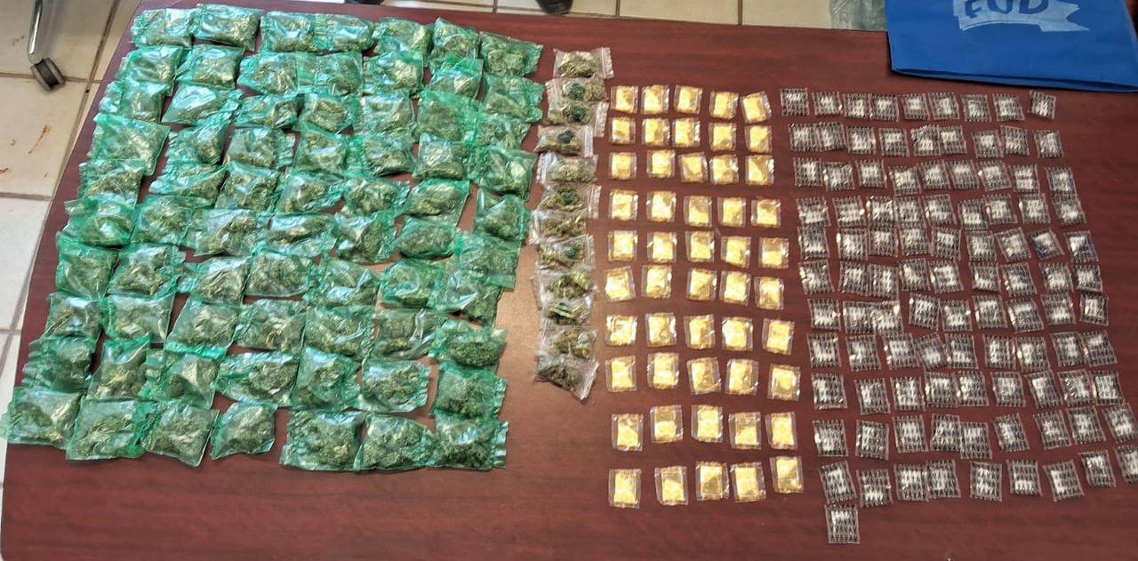 La Policía Estatal en conjunto con la Fuerza Metropolitana lograron decomisar dosis de cristal, cocaína y mariguana. Foto: Cortesía.