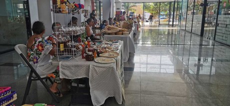 Feria de las mujeres artesanas en terminal ADO