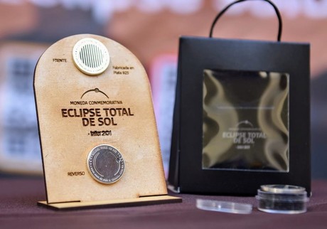 ¿Buscas algo especial? Diseñadores presentan piezas alusivas al Eclipse Solar