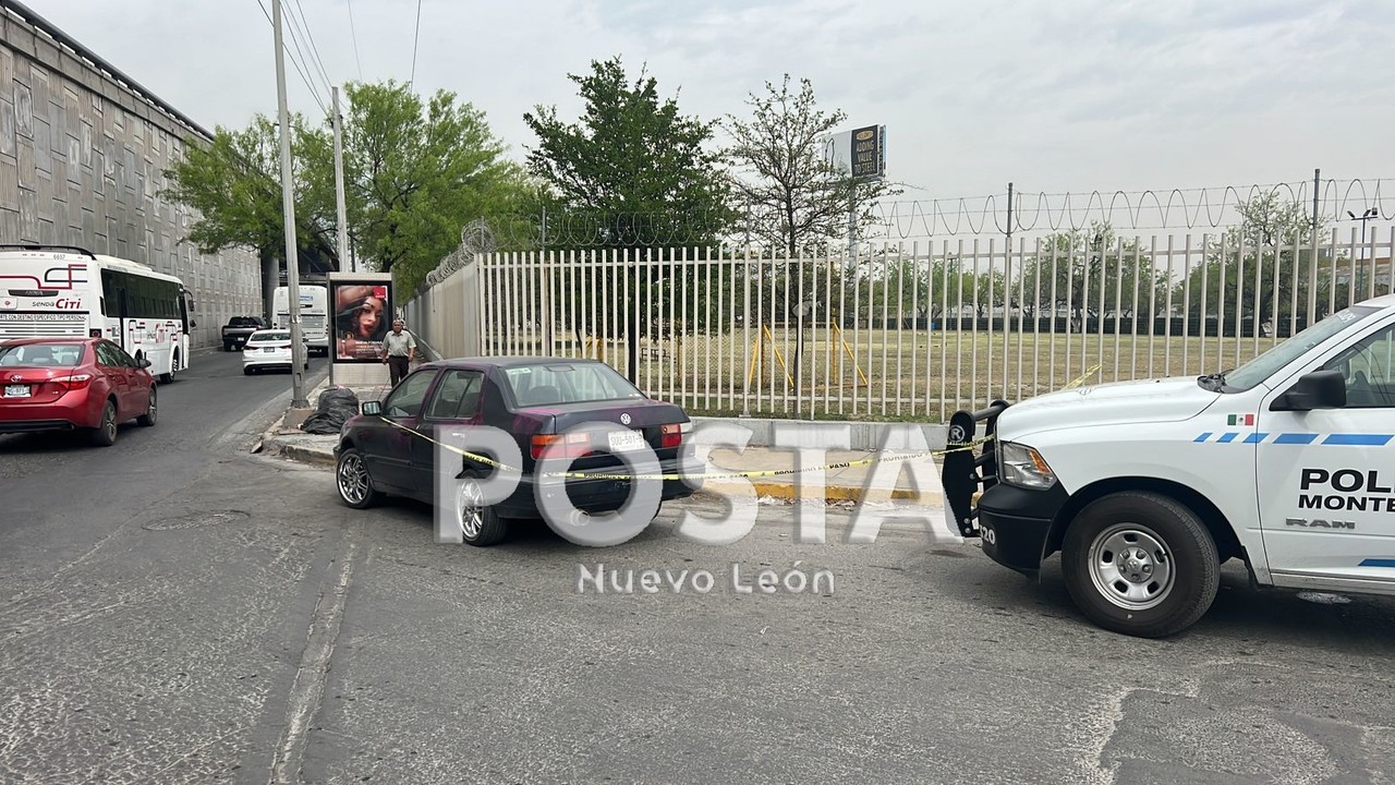 Encuentran auto con reporte de robo en Bernardo Reyes
