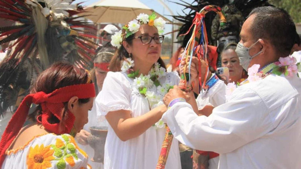 Pueblos originarios entregan bastón de mando a Azucena Cisneros