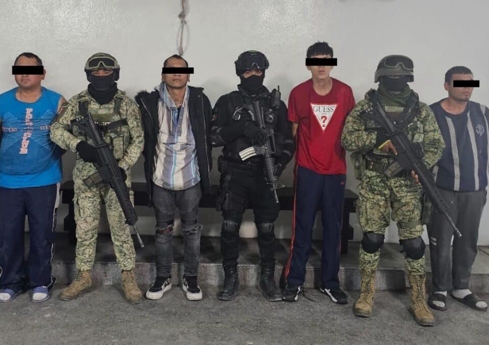 Arrestan a cinco con armas y drogas en Santa Catarina