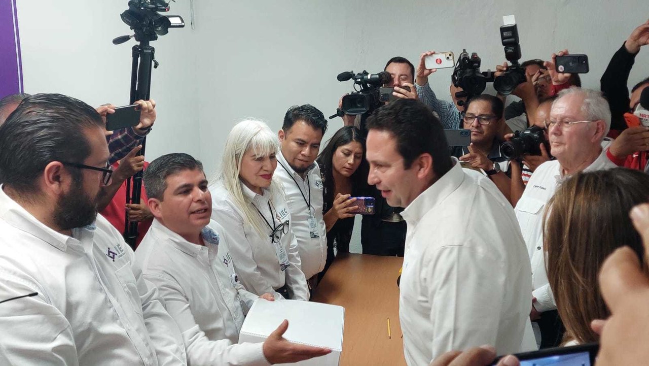 Realiza Javier Diaz registro como candidato a la alcaldía de Saltillo