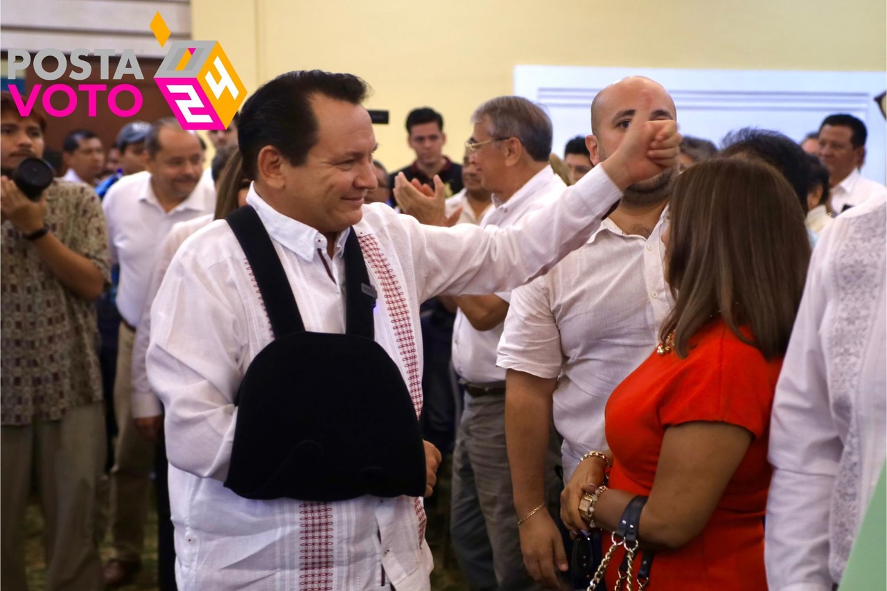 El candidato de la coalición Morena,PT y PVEM, Joaquín “Huacho” Díaz Mena, presentó ayer su plan económico para Yucatán.- Foto Cortesía