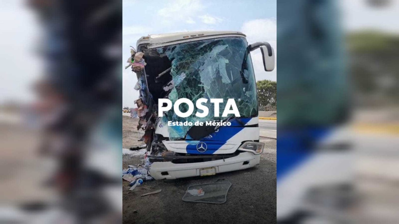 Encontronazo entre tráiler y un autobús en la México-Puebla, hay 8 heridos