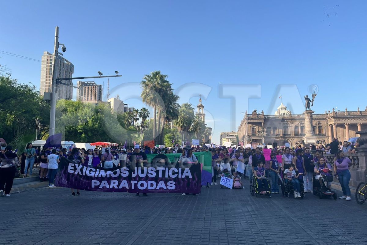 Miles de mujeres inician la marcha del 8M en el centro de Monterrey. Foto: Cynthia Pardo