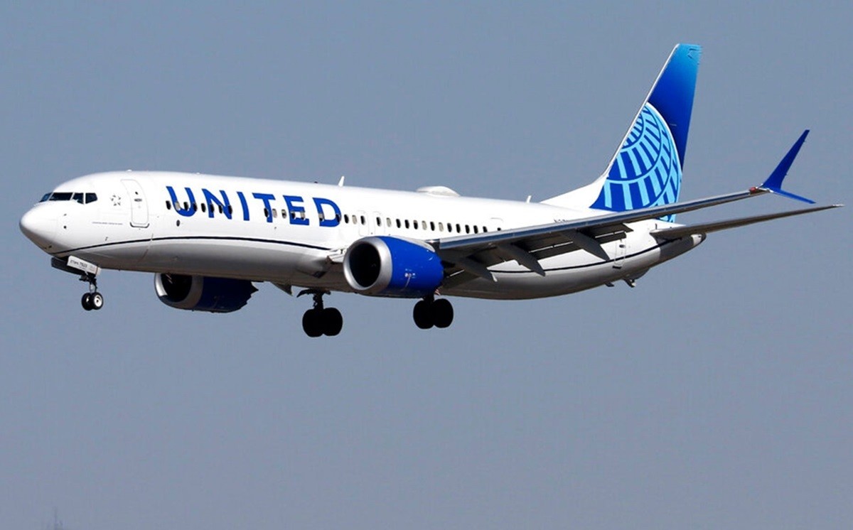 United Airlines: Avión regresa a Houston tras incendio en motor