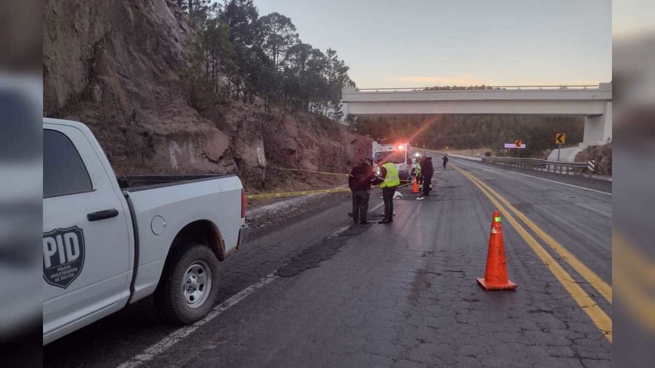 Un hombre muere arrollado en la Supercarretera Durango - Mazatlán por un vehículo o vehículos no identificados. Foto: Especial/ POSTA Mx.