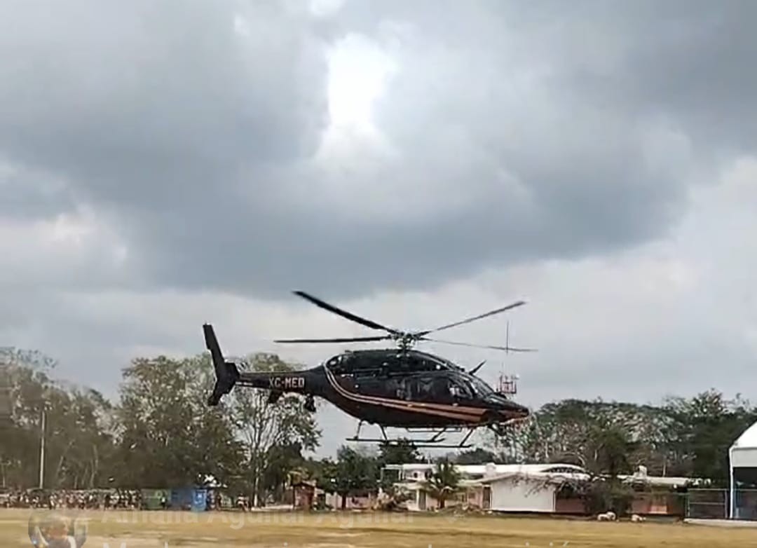 El helicóptero de la SSP aterrizó en el campo deportivo de Tizimín Foto: Redes sociales