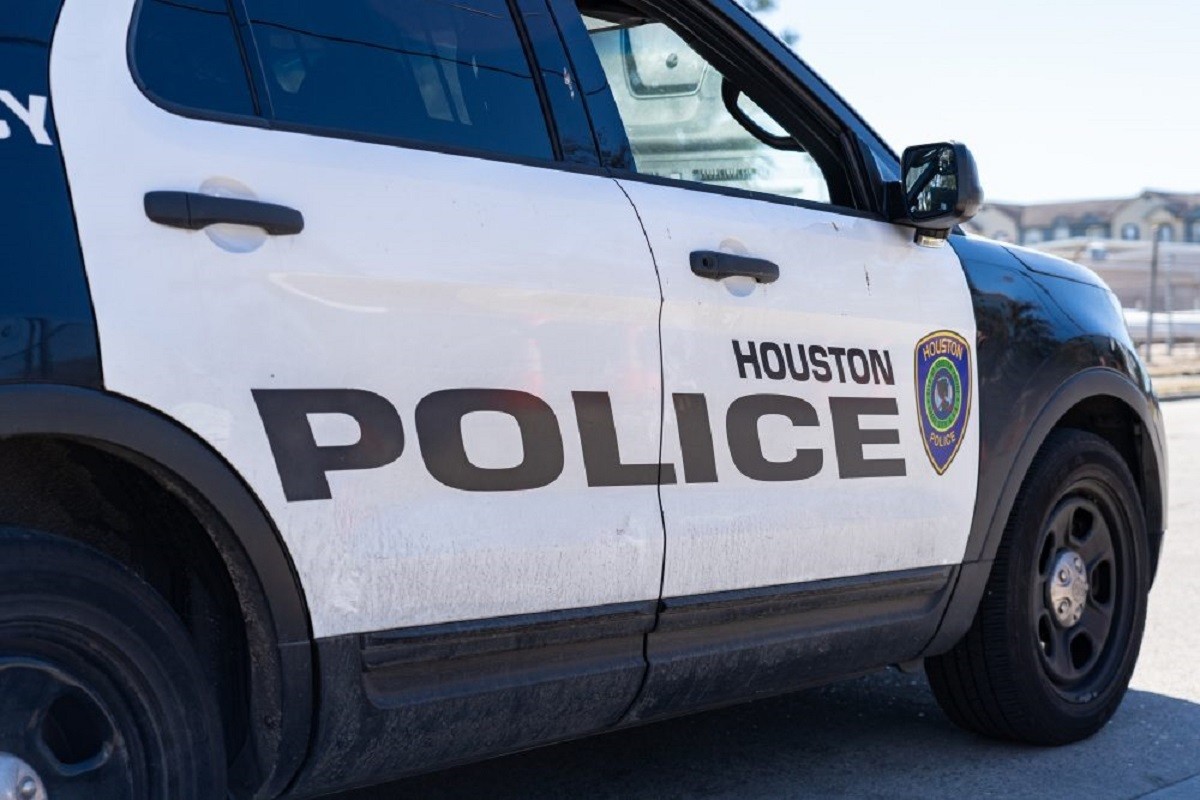 Las autoridades han anunciado que se presentará un informe sobre el tiroteo a un gran jurado para determinar si los agentes actuaron de manera apropiada. Foto: Houston Public Media