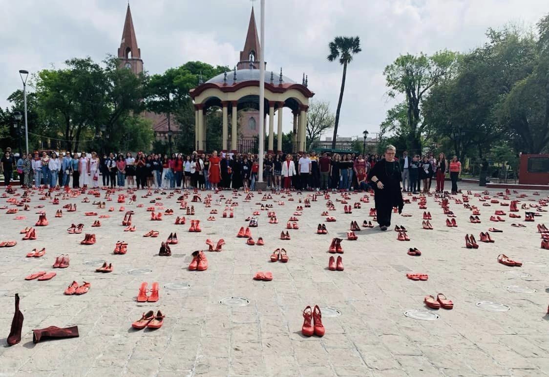 Zapatos Rojos de Elina Chauvet: Arte itinerante contra la violencia de género