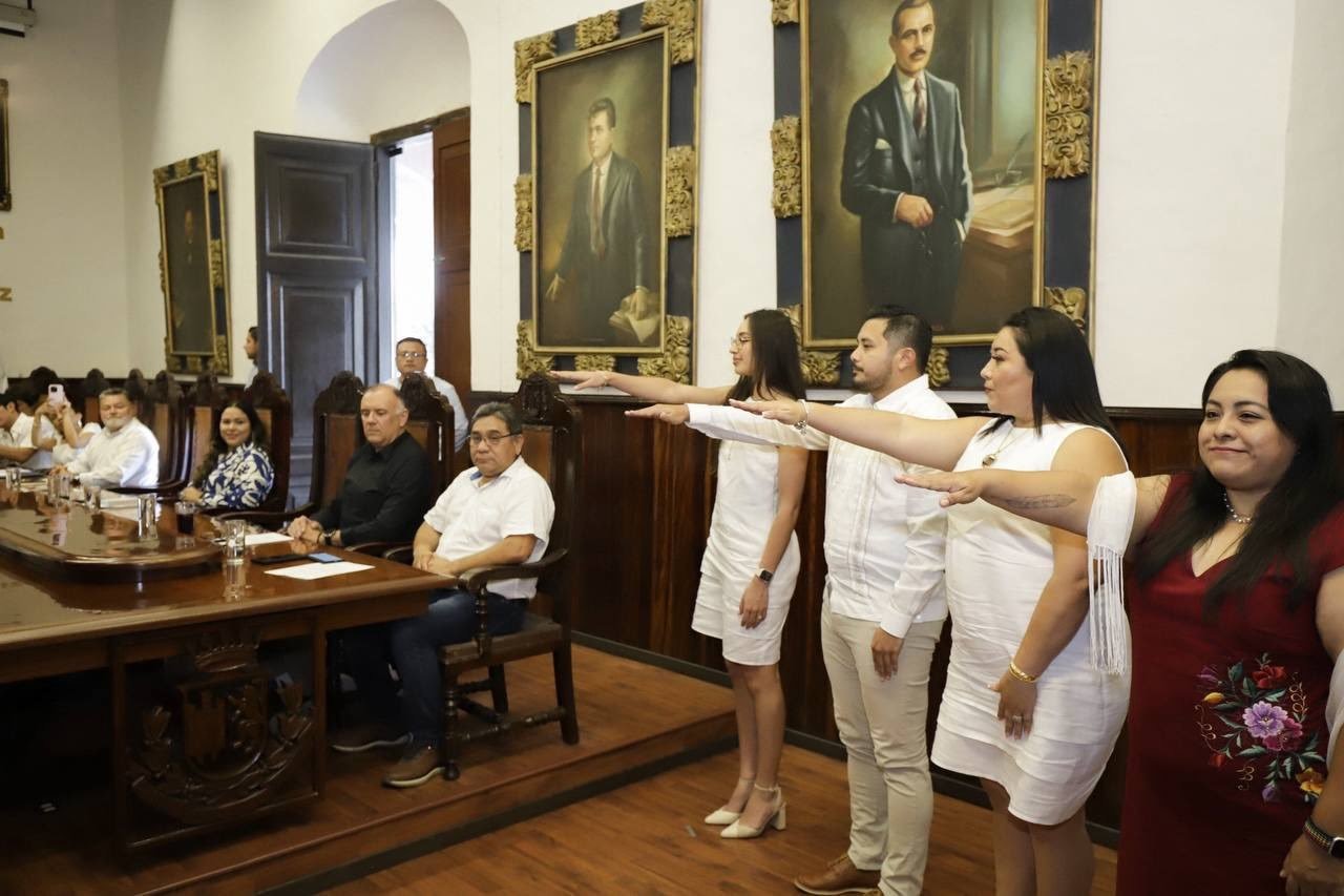 Nuevos regidores protestan para integrarse al Cabildo del Ayuntamiento de Mérida