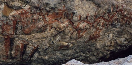 Arte rupestre en BCS: explora la Cueva de la Serpiente