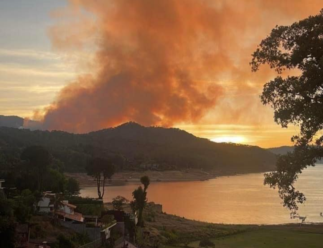 Combate exitoso de incendios en Atizapán y Valle de Bravo