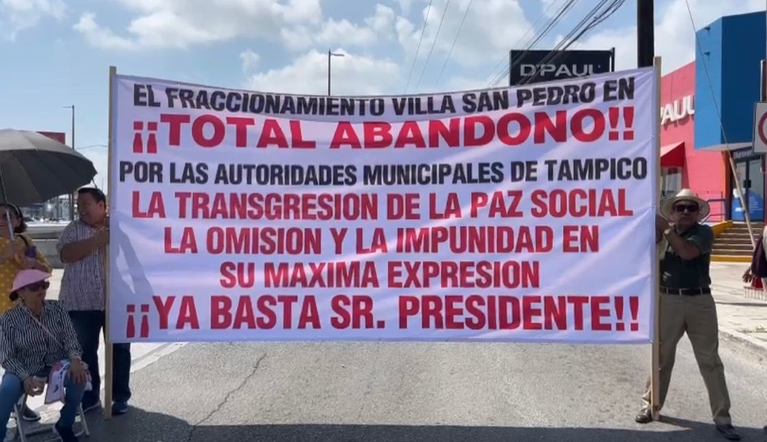 Vecinos arremeten contra gobierno tampiqueño y bloquean Avenida Hidalgo