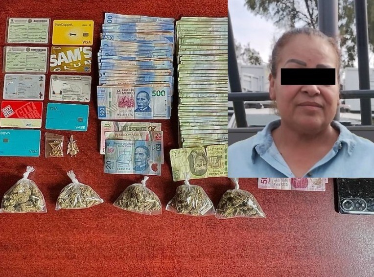 Detienen a mujer con 87 mil pesos frente al Mercado Juárez