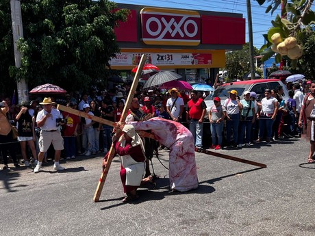 Cientos de feligreses se dieron cita en el Viacrucis viviente de Pacabtún