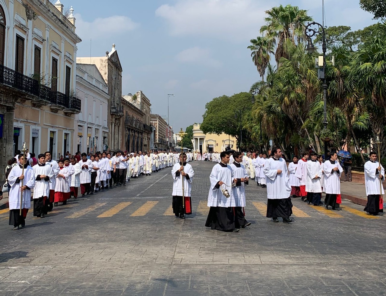 Misa crismal: Sacerdotes de Yucatán renuevan sus votos