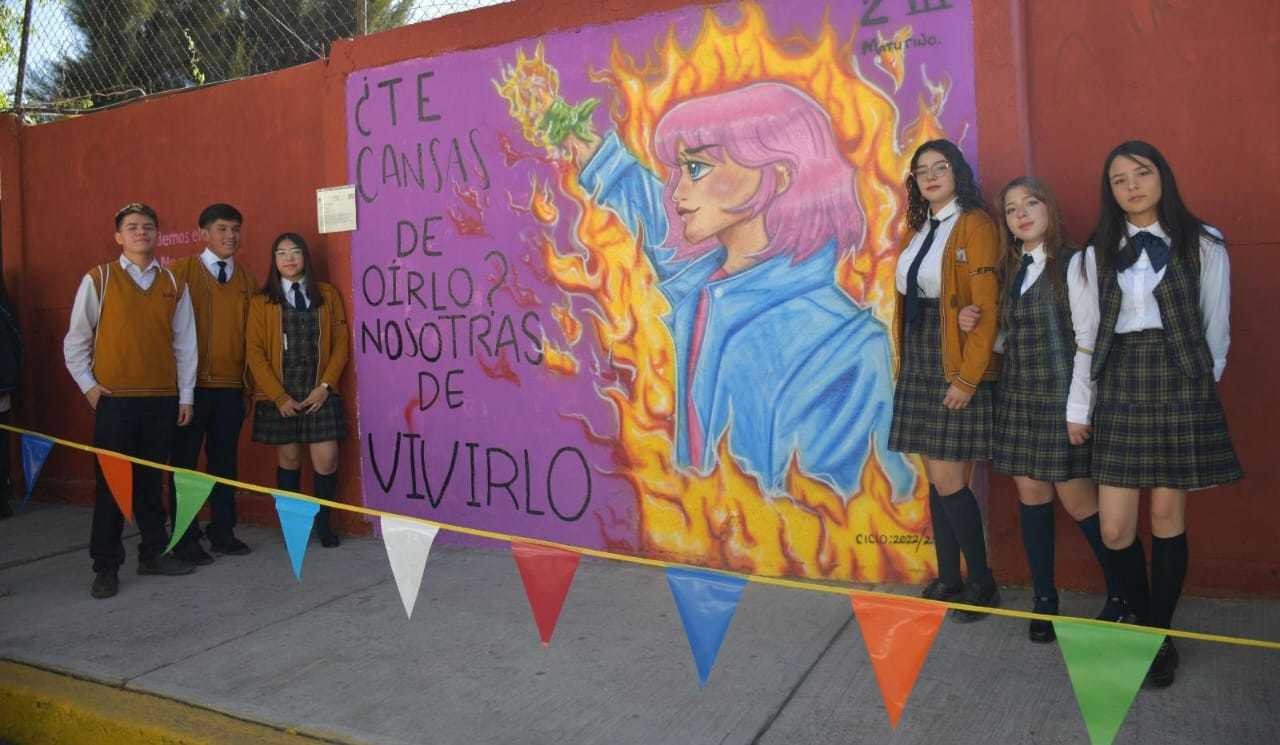 Murales en Nezahualcóyotl: Jóvenes apoyan la lucha de las mujeres. Foto: Cortesía