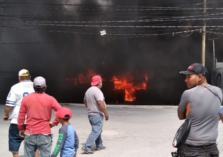Se incendian tejabanes en Monterrey