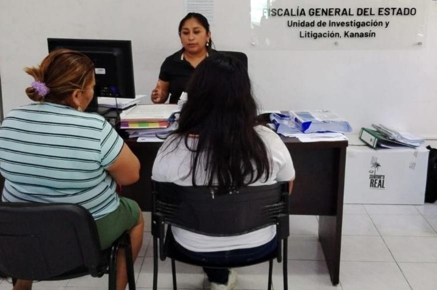 Las jóvenes fueron entregadas a sus familiares tras su localización Foto: FGE Yucatán