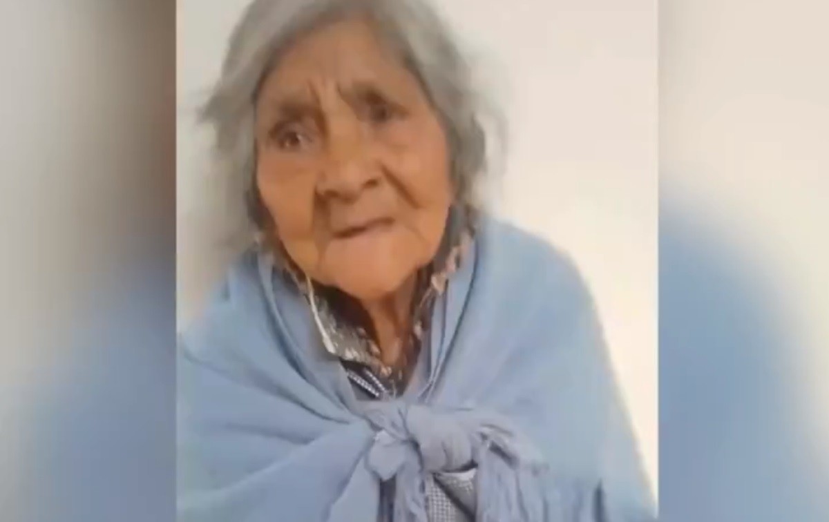 Abuelita de 89 años clama por ayuda, su hijo la quiere echar de su casa (VIDEO)