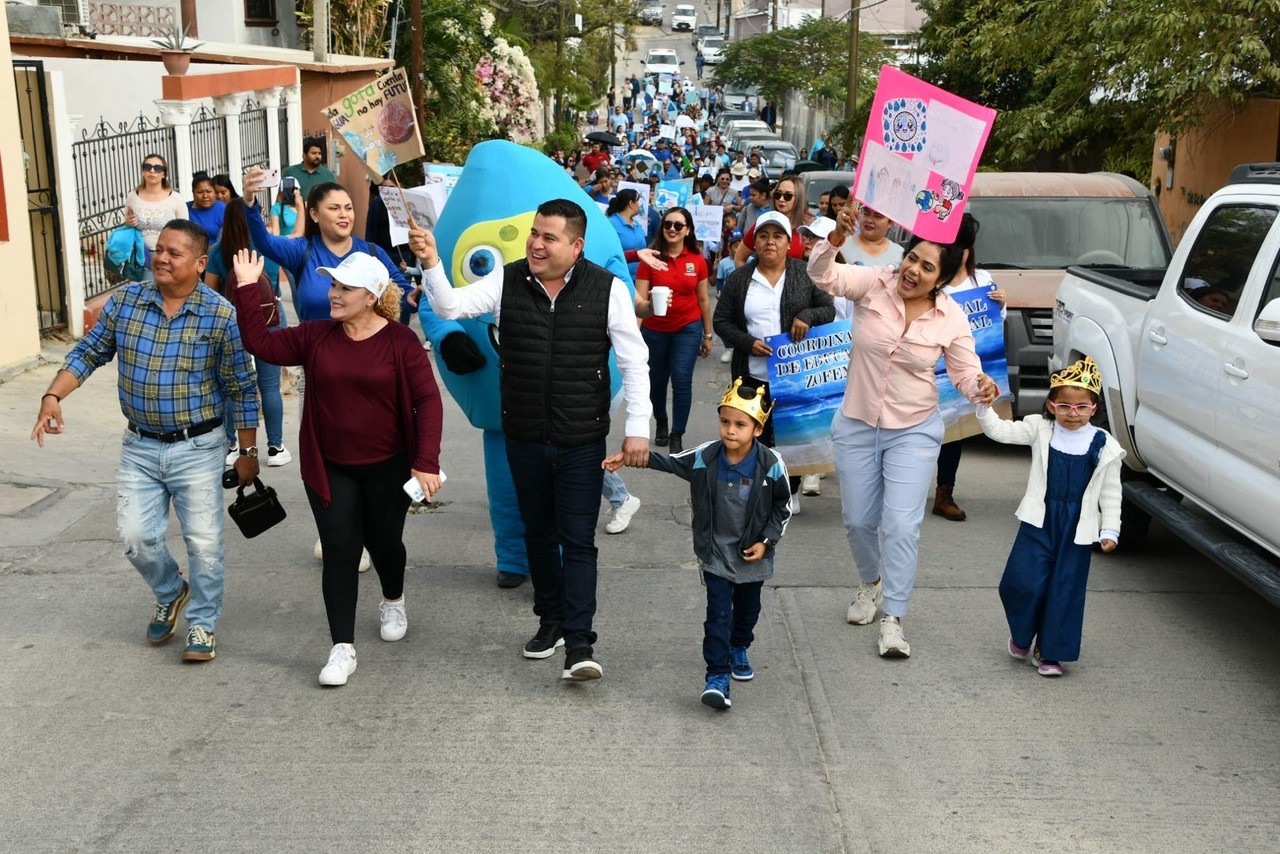 Participan niños y niñas en desfile por el cuidado del agua en San José del Cabo