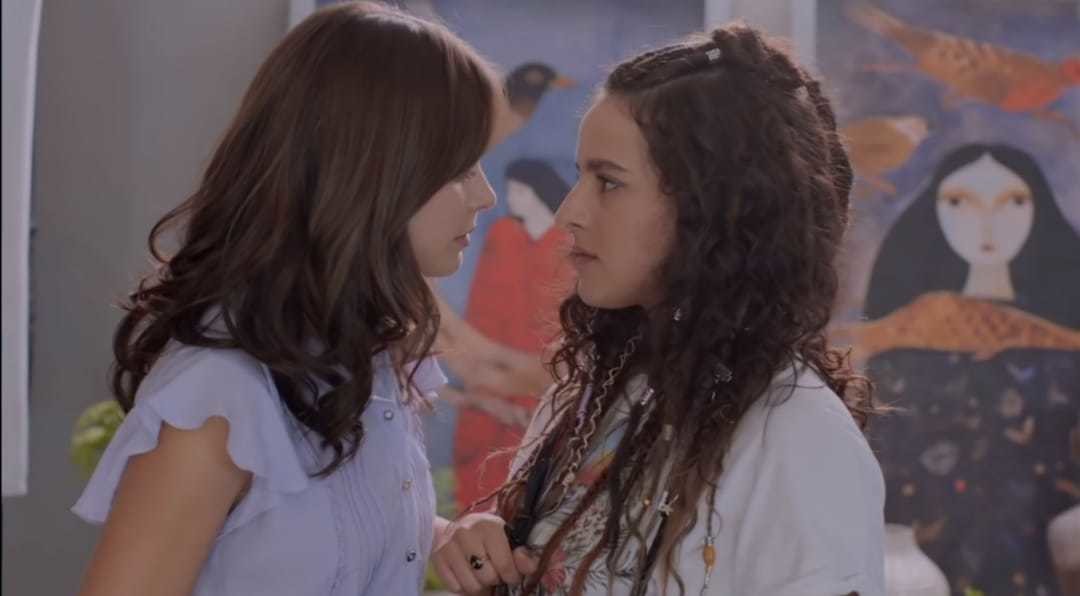 Escena de beso entre dos mujeres en telenovela de Televisa genera controversia