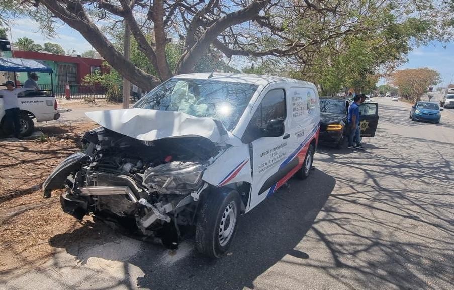 Accidente en el Periférico de Mérida, por exceso de velocidad. Foto: Redes sociales