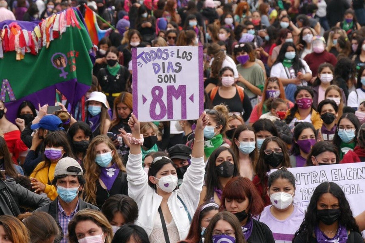 En distintas ciudades de México y el mundo colectivos feministas y ciudadanas que se suman al movimiento y llevarán a cabo marchas donde las mujeres alzarán la voz para proteger sus derechos y libertades. Foto: El Cronista