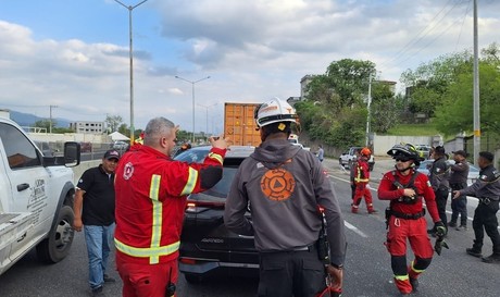 Choque carambola deja dos heridos en Carretera Nacional