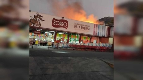Incendio en bodega en Tlalnepantla