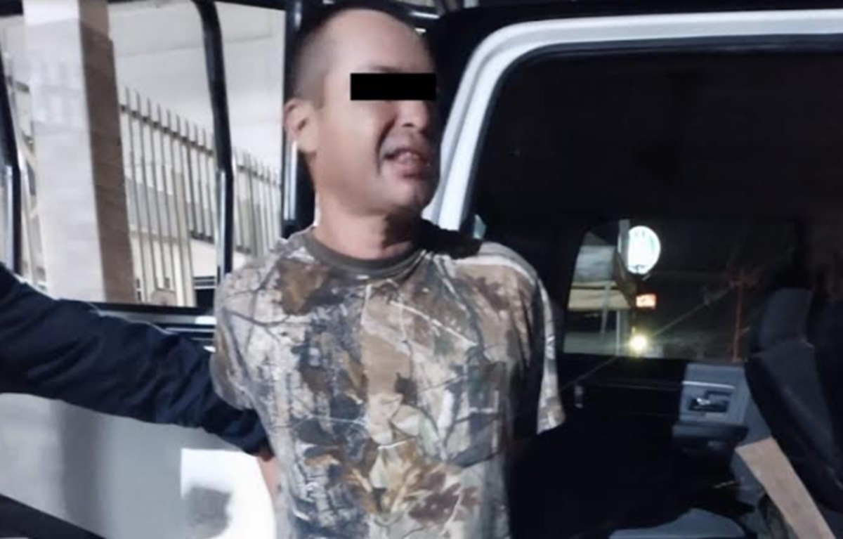 El detenido fue identificado como José 'N', de 42 años, quien quedó a disposición de las autoridades correspondientes. Foto:  Secretaría de Seguridad Pública de Juárez