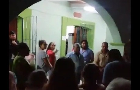 Retienen a alcalde en Oaxaca por derribar capilla de 100 años (VIDEO)