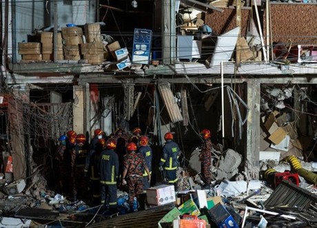 Suman 46 muertos por incendio en centro comercial en Daca, Bangladesh