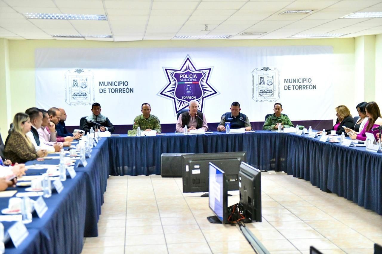 El presidente municipal agradeció la participación continua de las diferentes dependencias y corporaciones de seguridad de los tres niveles de Gobierno en la reunión. (Fotografia: Gobierno de Torreón)