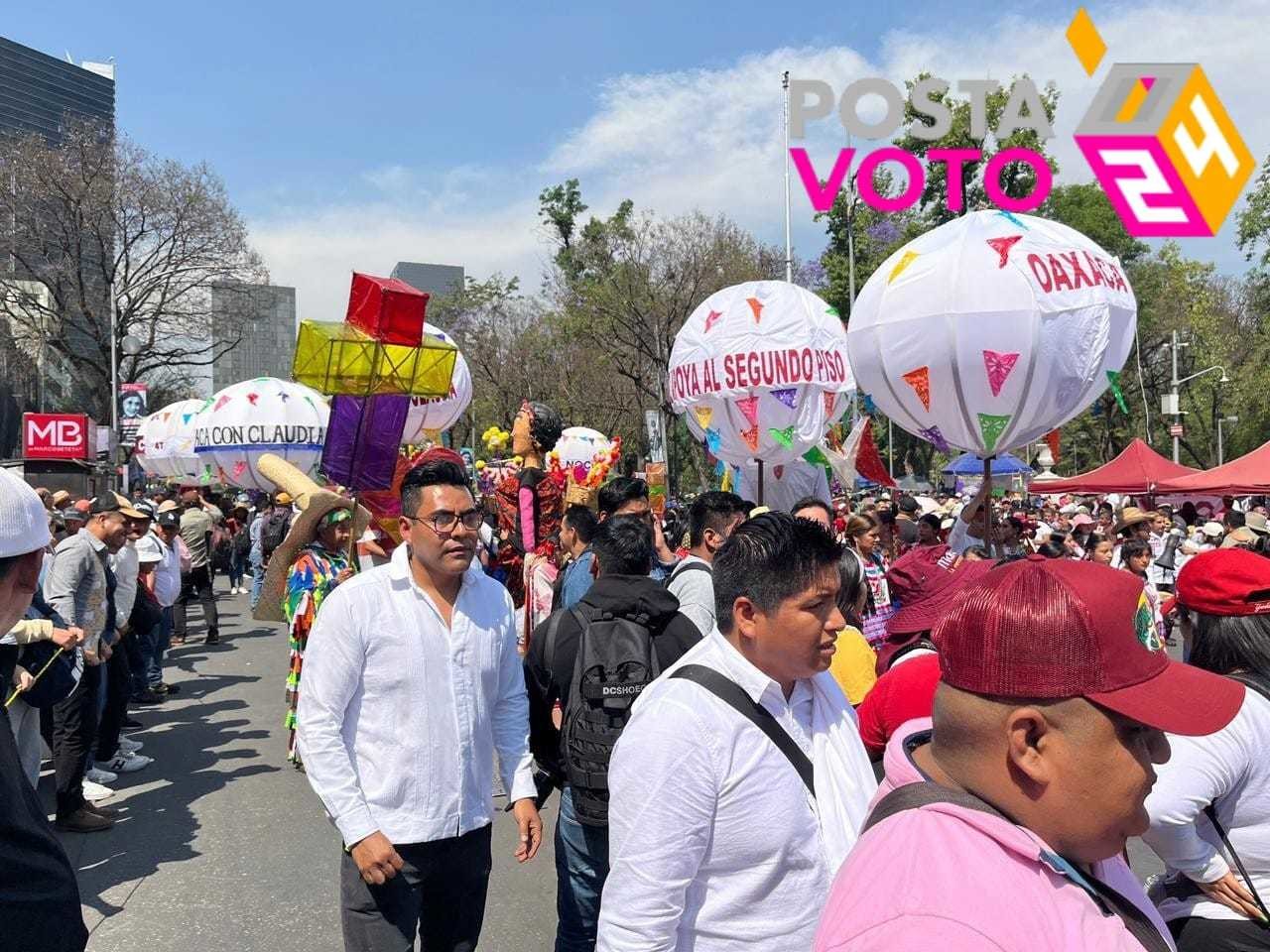 Simpatizantes de Morena cierran avenida Juárez en CDMX (VIDEO)