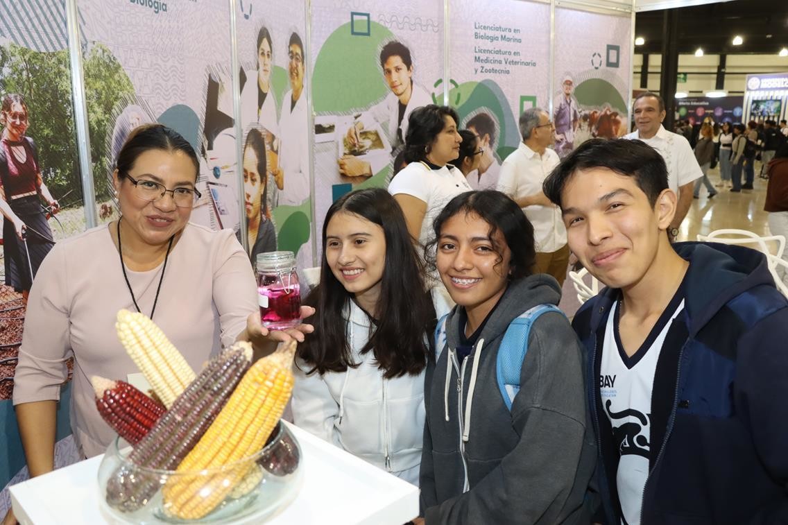 Todo un éxito la edición 2024 de la Feria Universitaria de Profesiones -  POSTA Yucatán