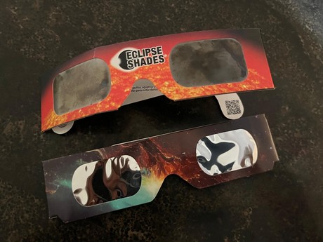 Aumenta la venta de lentes para ver el eclipse solar total del 8 de abril