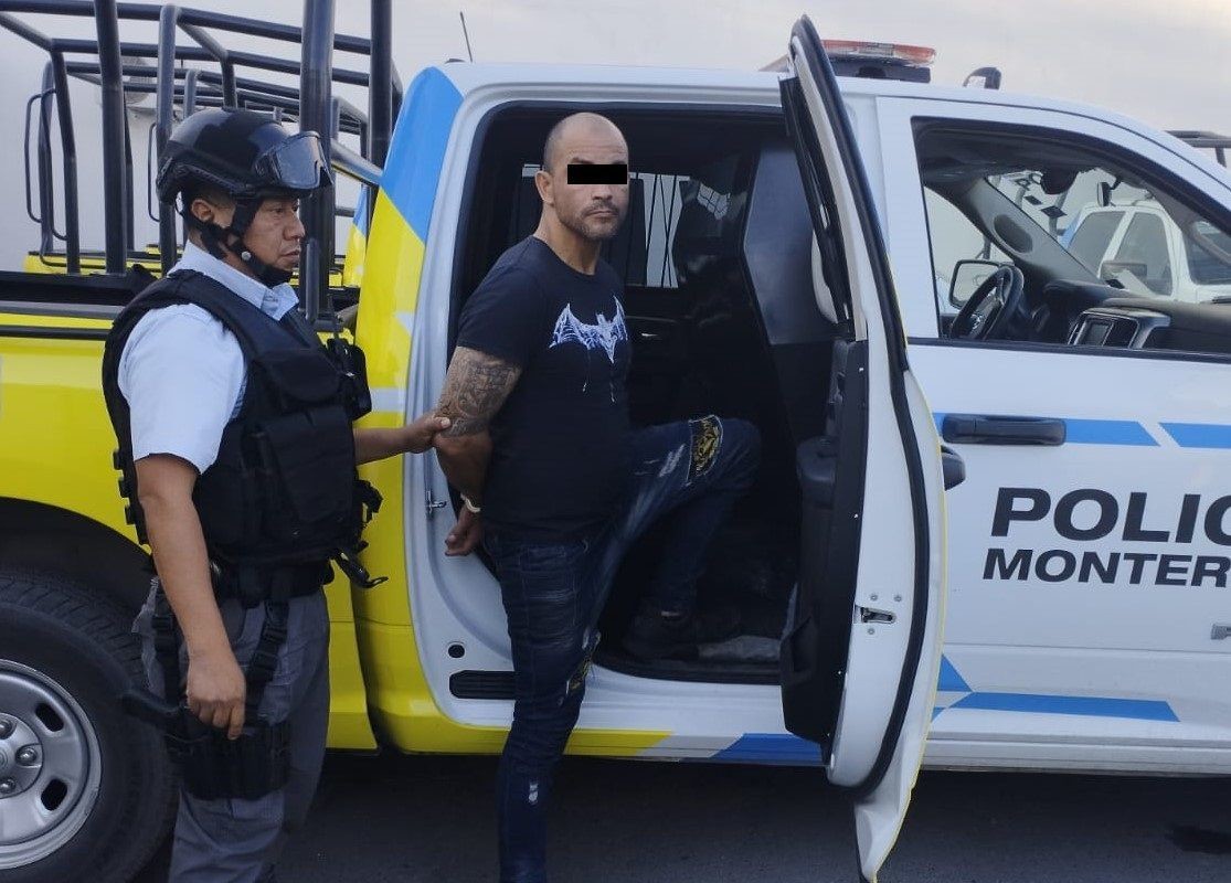 Detienen a presunto narcomenudista en el Centro de Monterrey
