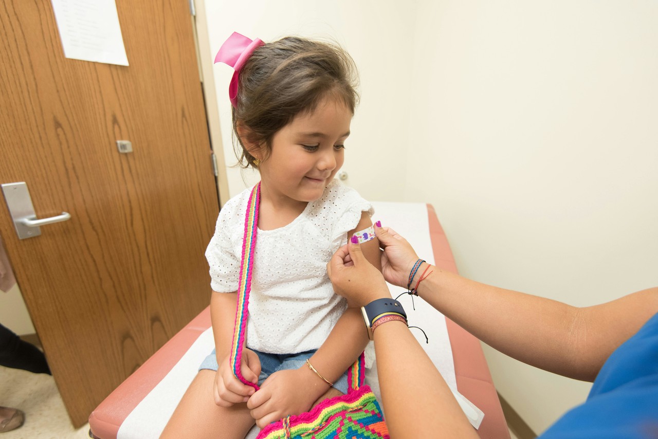 Es importante que los niños tengan sus vacunas para evitar esta enfermedad. Foto de pexels.
