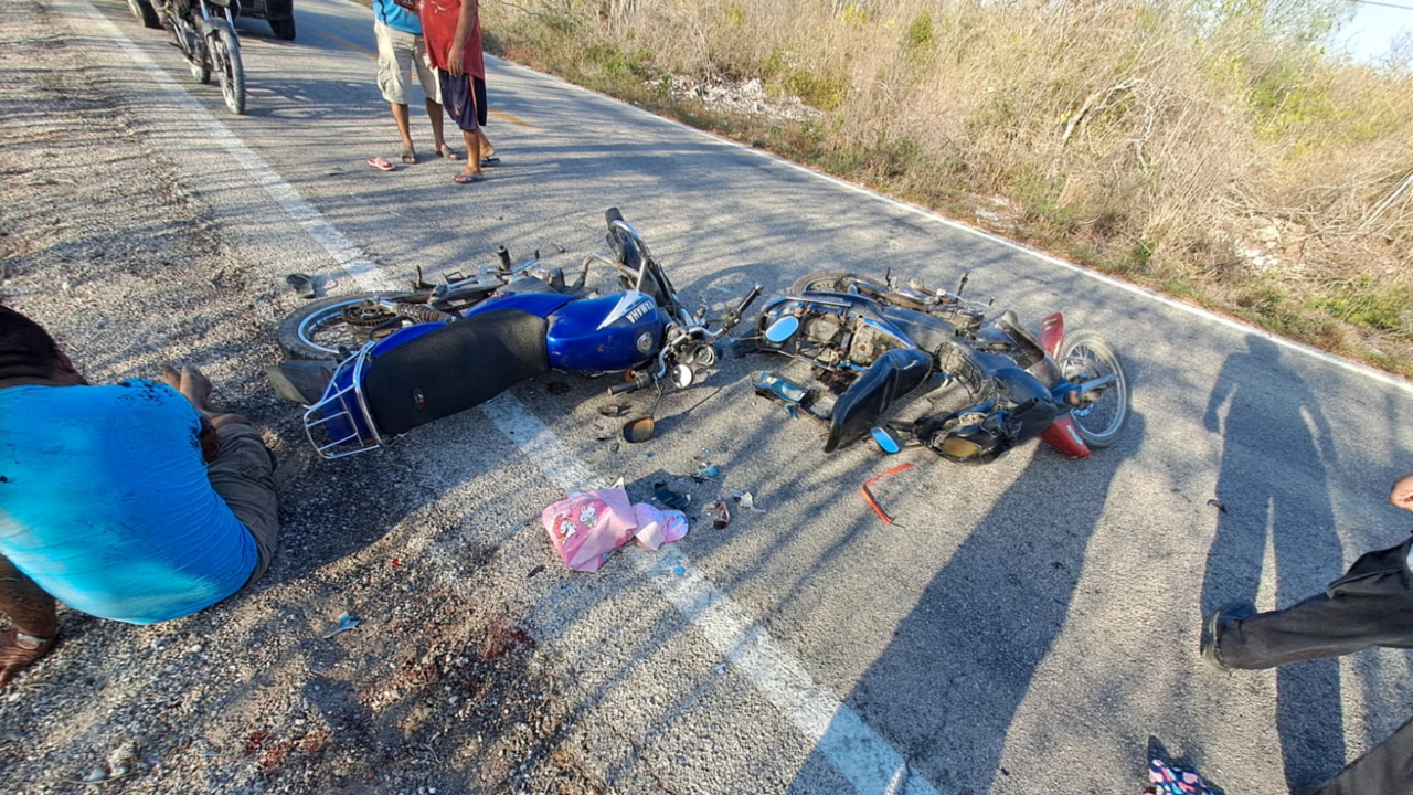 El aparatoso accidente se registró en la vía Dzilam de Bravo-Dzilam González Fotos: Redes sociales