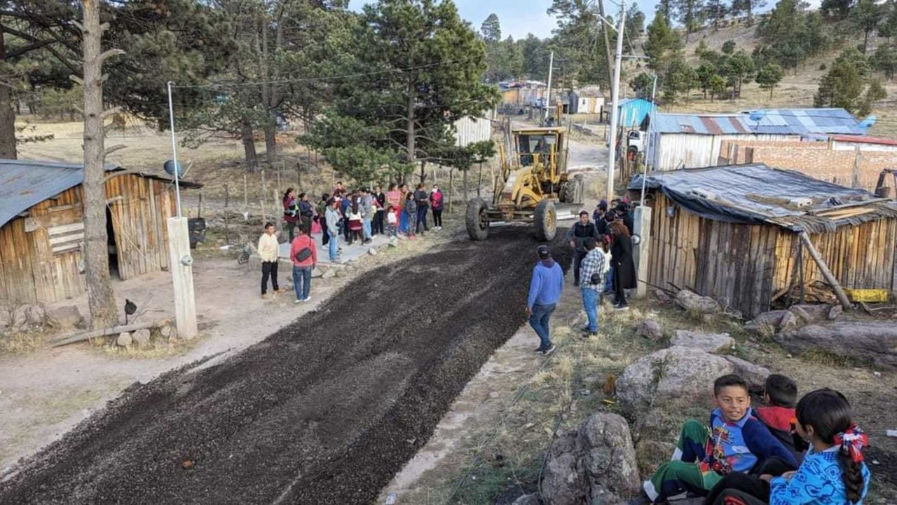 Comenzó la construcción de un puente vehicular y otras obras en el municipio de Pueblo Nuevo. Foto: Facebook/ @El Salto Durango.