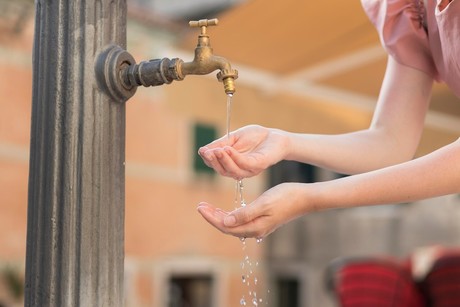 En dos meses finalizará instalación de sistemas de captación de agua en escuelas