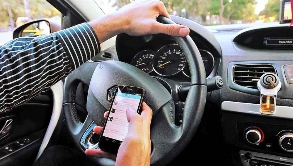 Uso del celular e ingesta de alcohol, causas principales en accidentes de tránsito. Foto: Especial