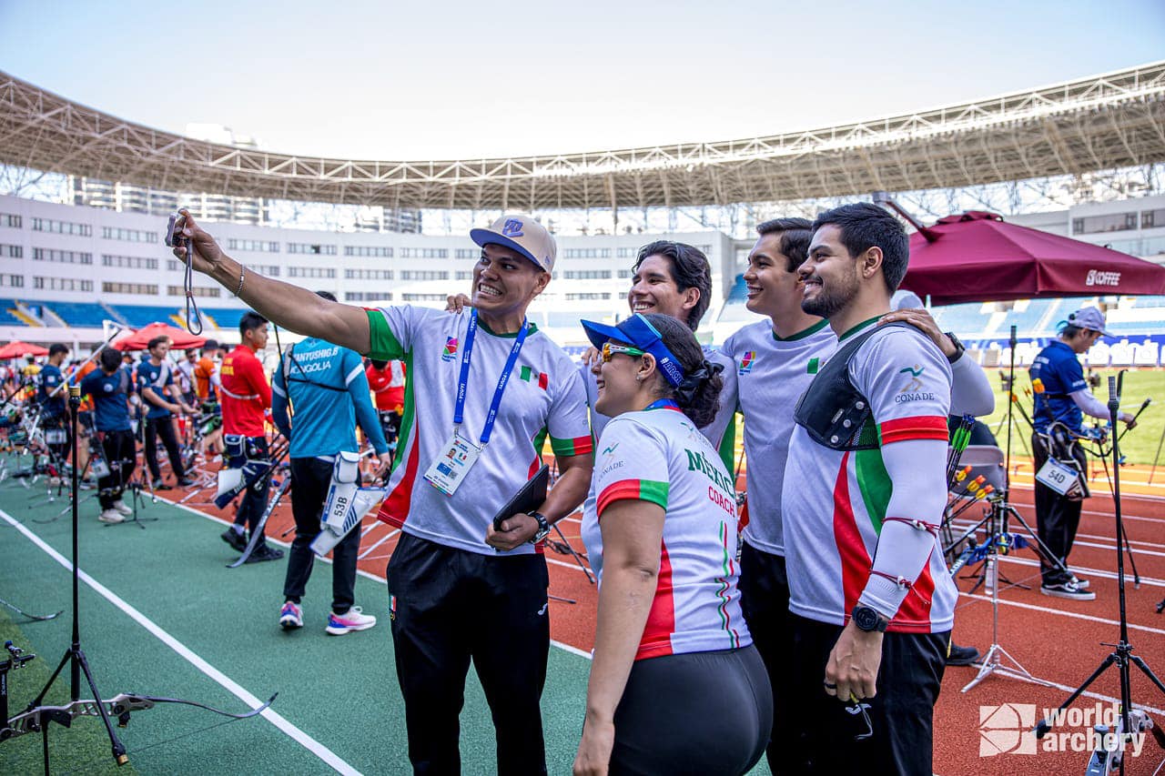 Participantes coahuilenses durante el arranque de la Copa del Mundo de Shanghái / Foto: Instituto Estatal del Deporte de Coahuila